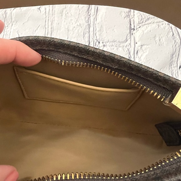 NEW Michael Kors Women's Belt Bag, Waist Bag, Brown Signature Stripe - Picture 7 of 7